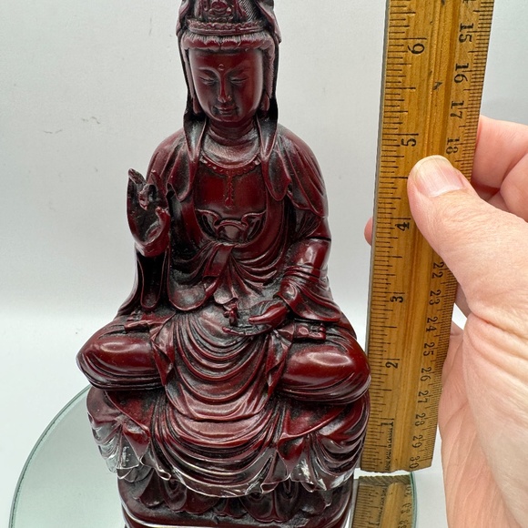 Kwan Yin Buddha figurine in red resin. Kuan Yin Guang Ying sitting buddha. - Picture 9 of 11